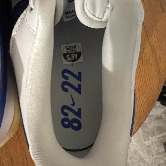 Nike White and Blue Classic Sneakers Air Force 1 Utilize Kid size 5.5 ladies 7 - Picture 4 of 10